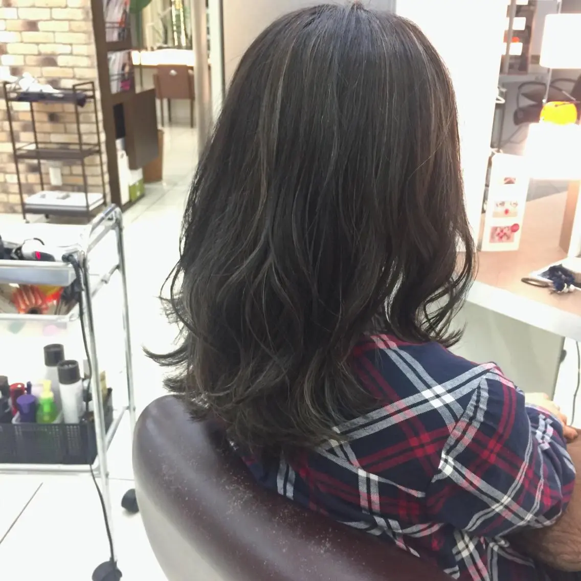 セミロング カラー アッシュ ダークアッシュ ハイライトカラー ハイライト 大平 美沙のヘアスタイル