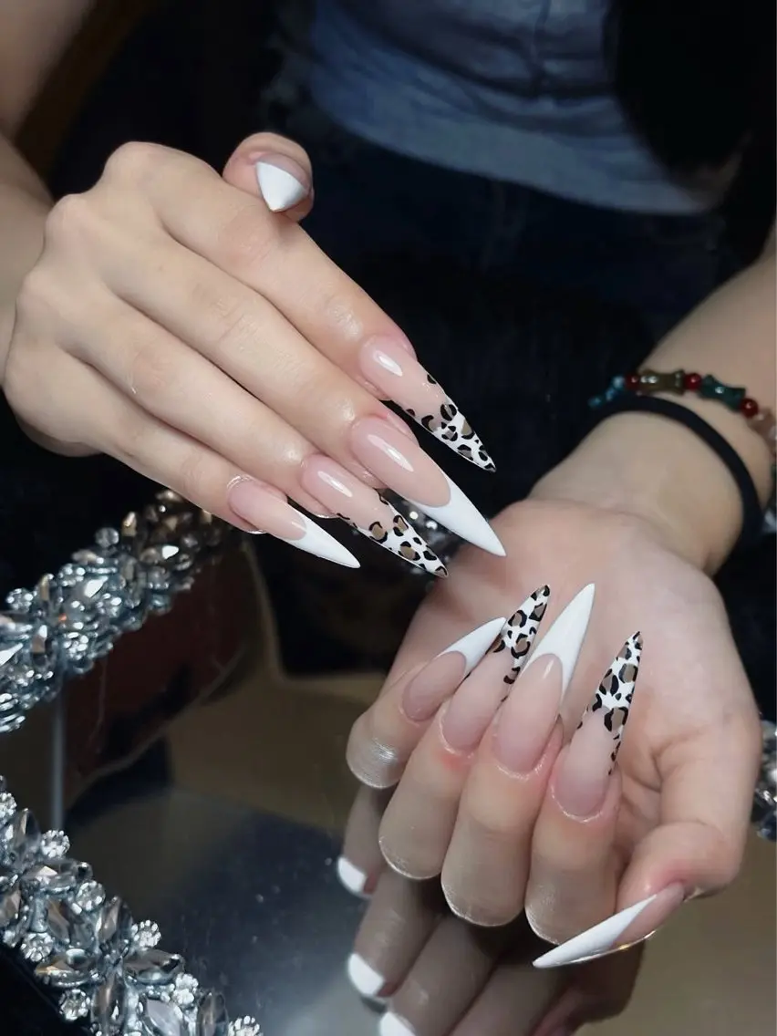 ネイル アートネイル ボルドー フレンチネイル ジェルネイル 氷ネイル・うるうるネイル ハンドネイル Julie Nail Rinのネイルデザイン