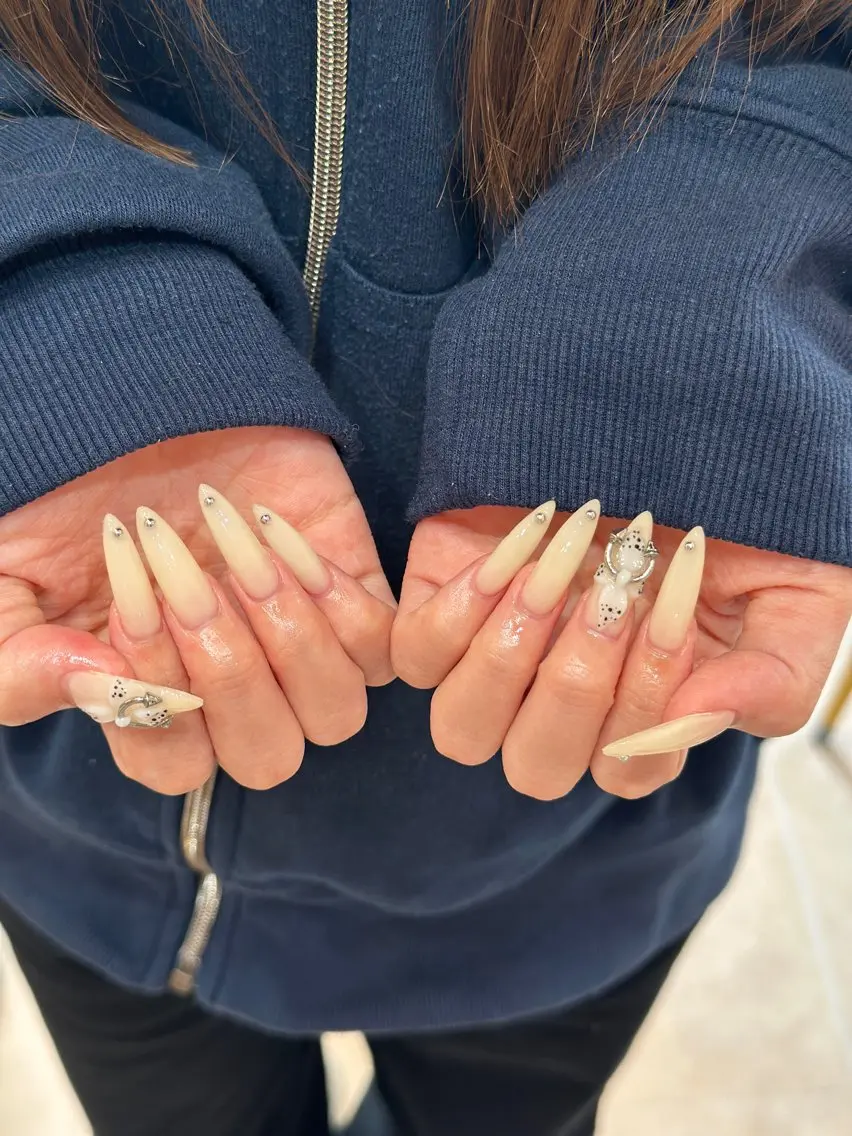 ネイル ジェルネイル 韓国ネイル 持ち込み シンプルネイル ワンホンネイル ハンドネイル 🎀Aura. Yurachanのネイルデザイン