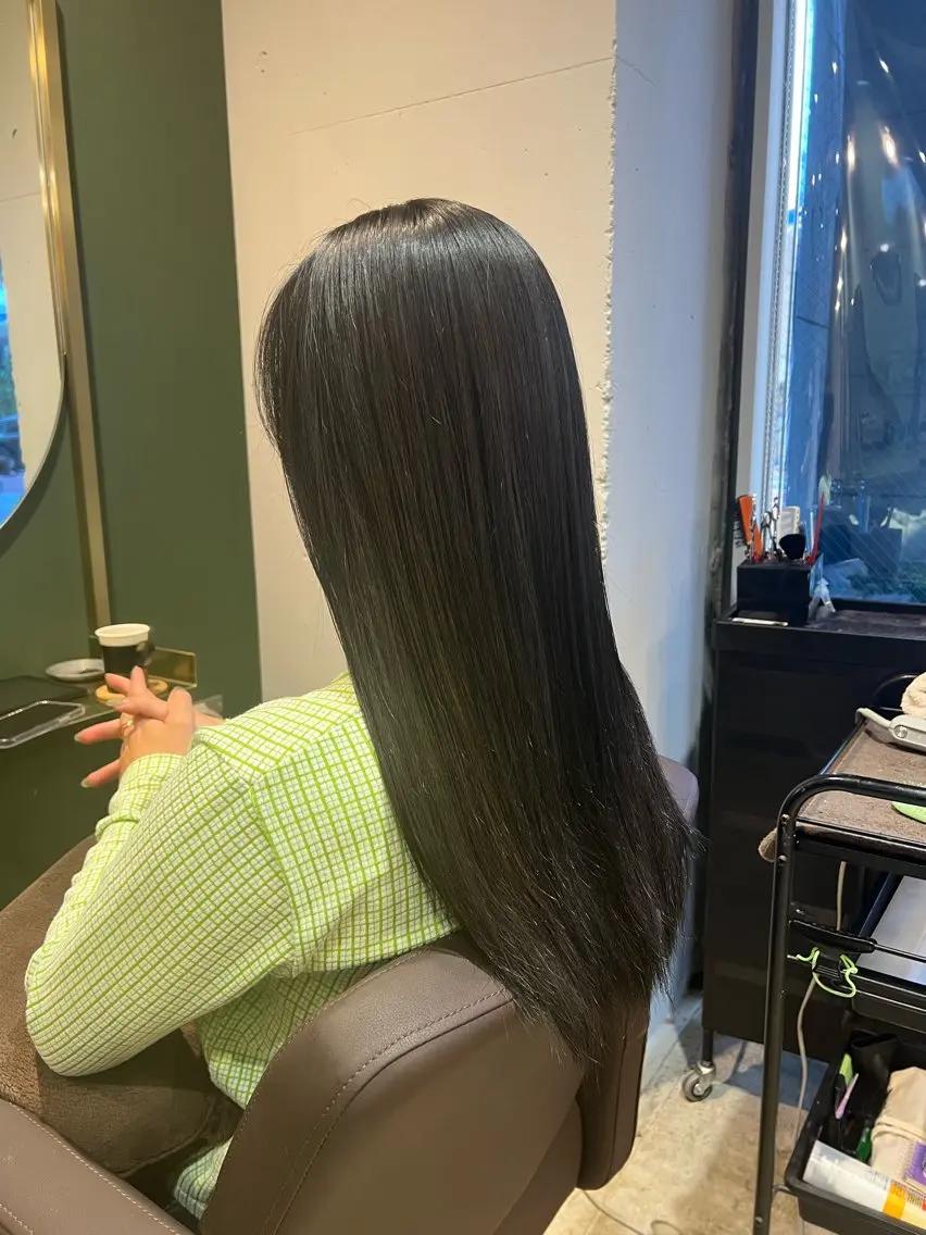 ロング カラー 黒髪 ブルーカラー ヘアカラー トリートメント ヘッドスパ カラースペシャリスト しょう🧑🏼‍🎨のヘアスタイル