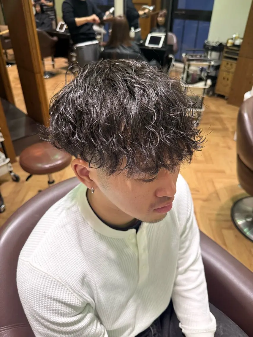 ショート パーマ メンズ メンズパーマ メンズツイストパーマ ツイストパーマ 溝口 槙里也のヘアスタイル
