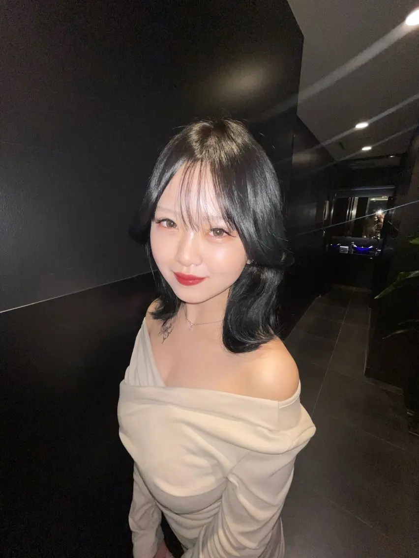 ミディアム カラー ヘアアレンジ 外ハネヘア カット ヘアカラー トリートメント ヘッドスパ 6月予約解放しまし たイルミナ公認荒井のヘアスタイル