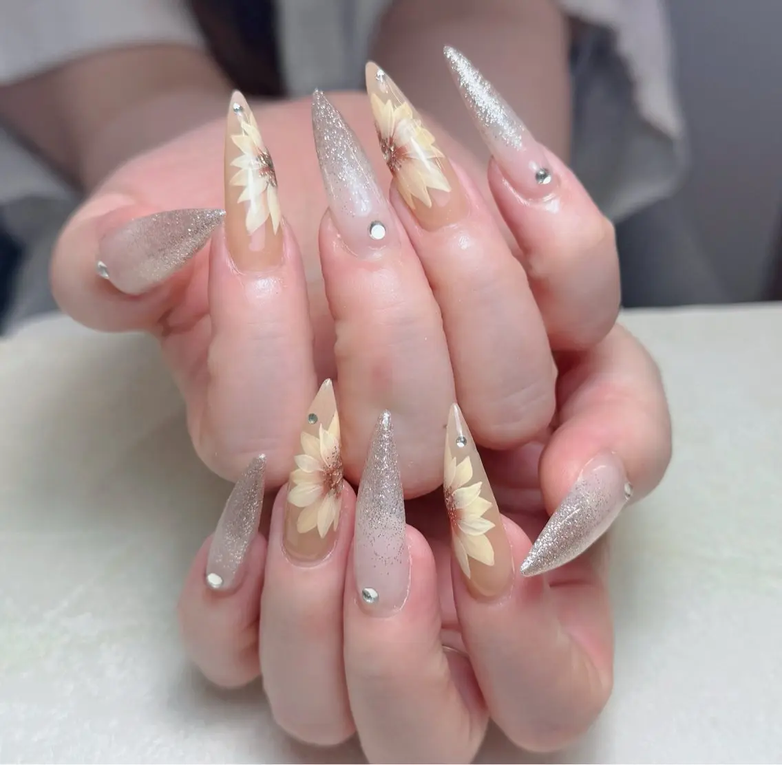 ネイル アートネイル 長さ出し フレンチネイル ジェルネイル ガーリー ハンドネイル 中野駅から2分 MEO NAILのネイルデザイン
