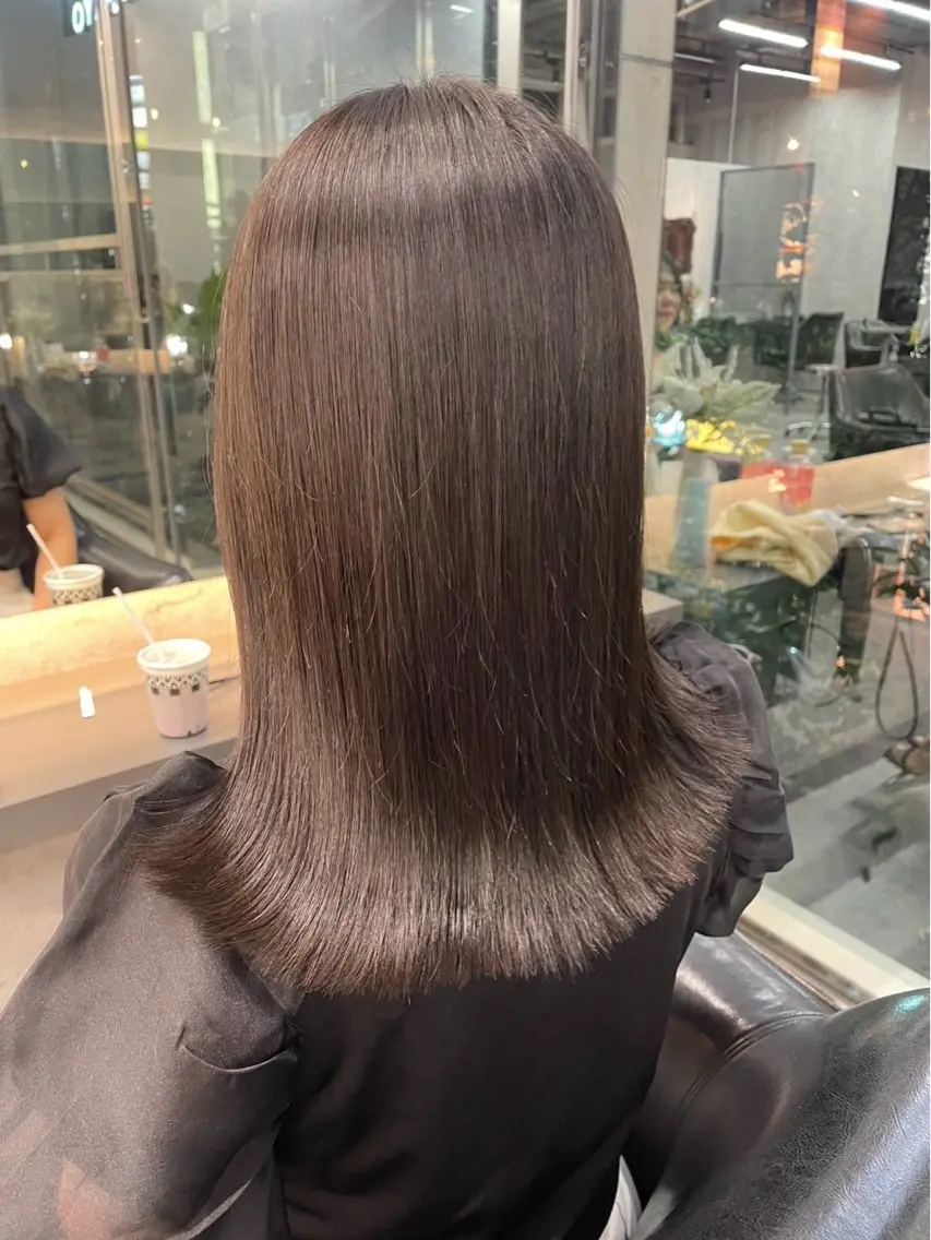セミロング ひなこ / 艶髪のヘアスタイル