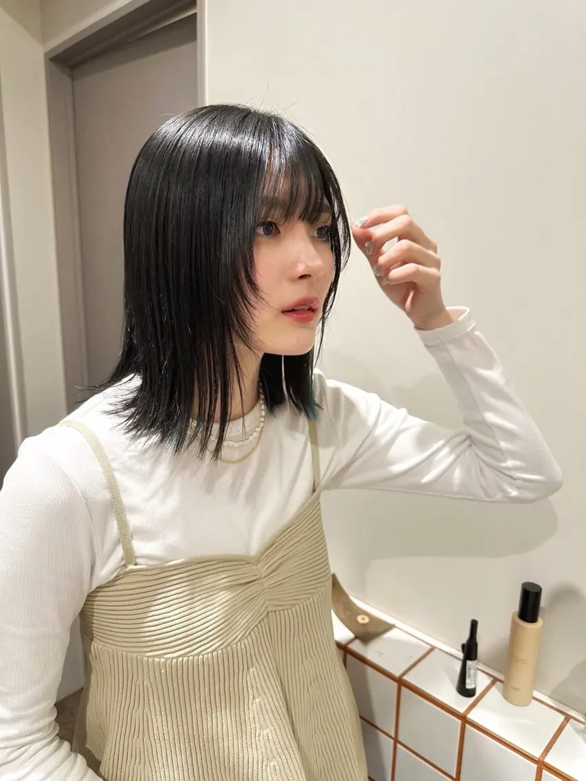 ショート カラー ダークグリーン 顔まわりレイヤー 顔周りカット レイヤーカット カット ヘアカラー トリートメント hibiki/セット /透明感カラーのヘアスタイル