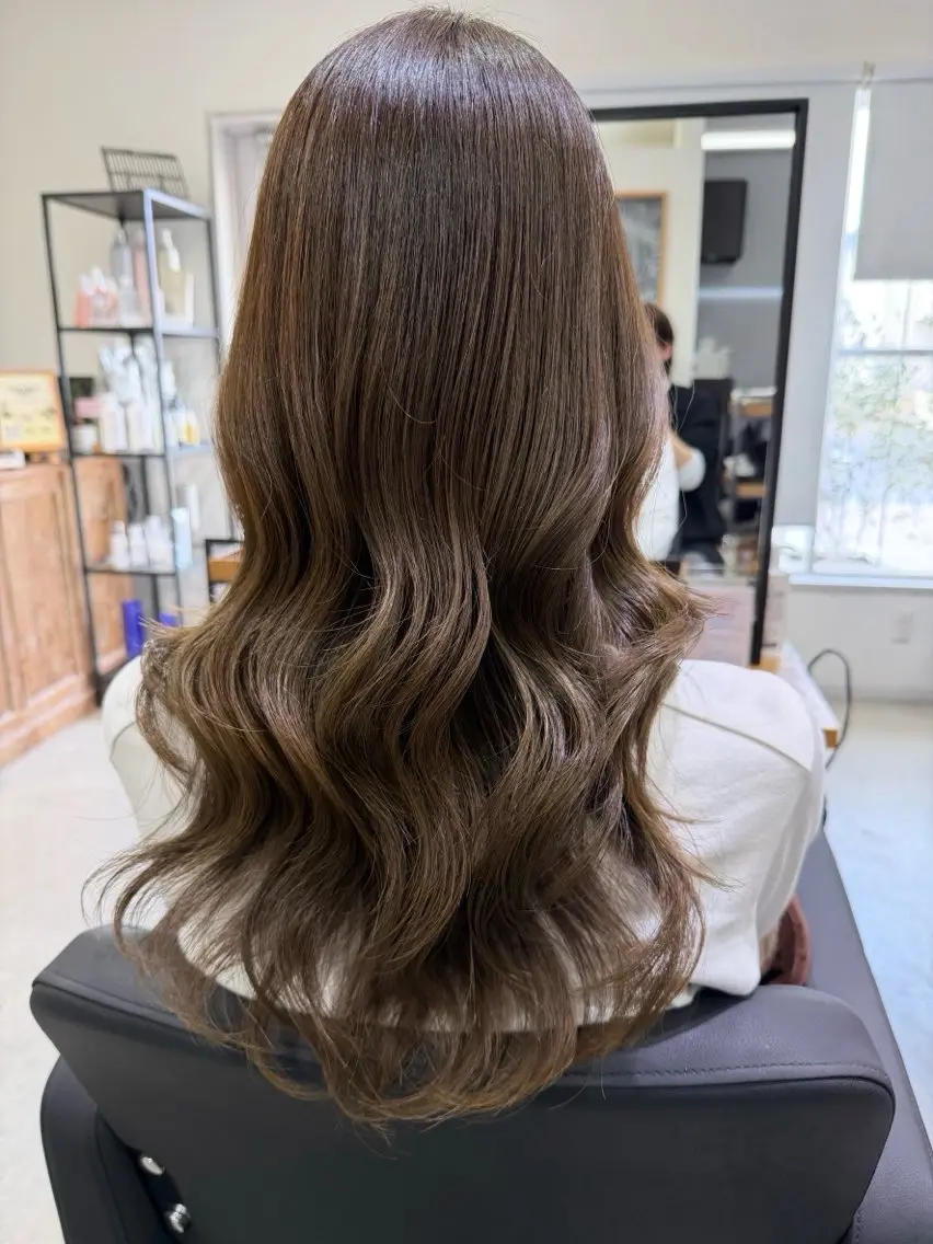 ロング カラー グレージュ ヘアカラー anb シュウのヘアスタイル
