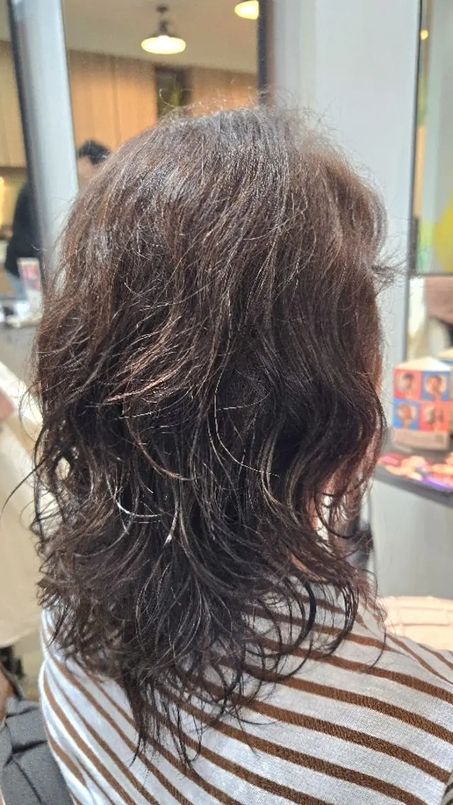 ミディアム パーマ ミディアムパーマ レイヤーカット カット パーマ トリートメント 野村 果音(カノン)のヘアスタイル