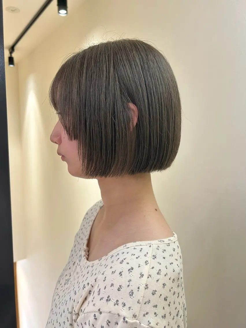 ショート カラー ブリーチ グレージュ オリーブグレージュ オリーブグレー ボブ ヘアカラー トリートメント hubhair レイヤー/透明感のヘアスタイル