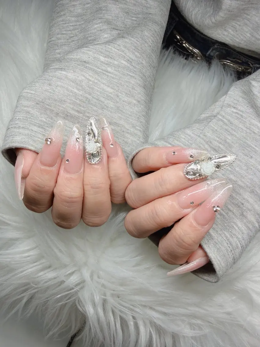ネイル 長さ出し グラデーション 卒業式 キラキラネイル マグネットネイル Lee Nailsのネイルデザイン