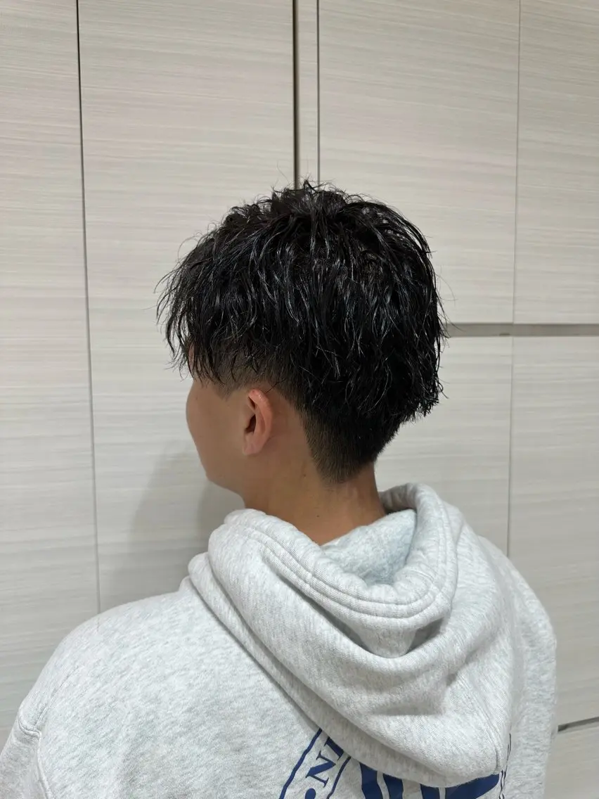 ショート パーマ メンズ メンズブリーチ ダウンパーマ メンズハイライト メンズインナーカラー メンズ韓国風 パーマ 中嶋 紘夢のヘアスタイル