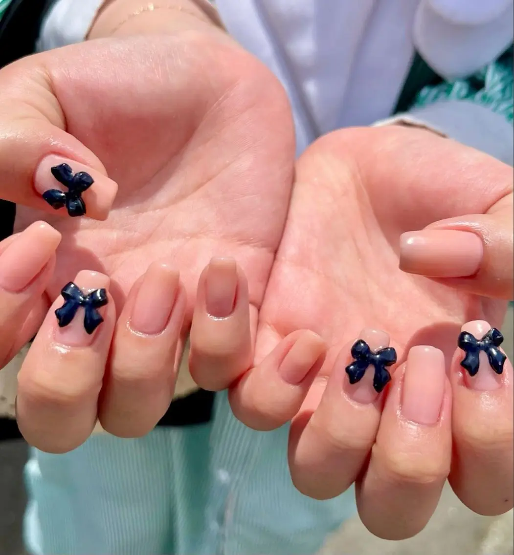 ネイル グラデーション キラキラネイル ワンカラーネイル 冬ネイル Jenn Nail Salonのネイルデザイン