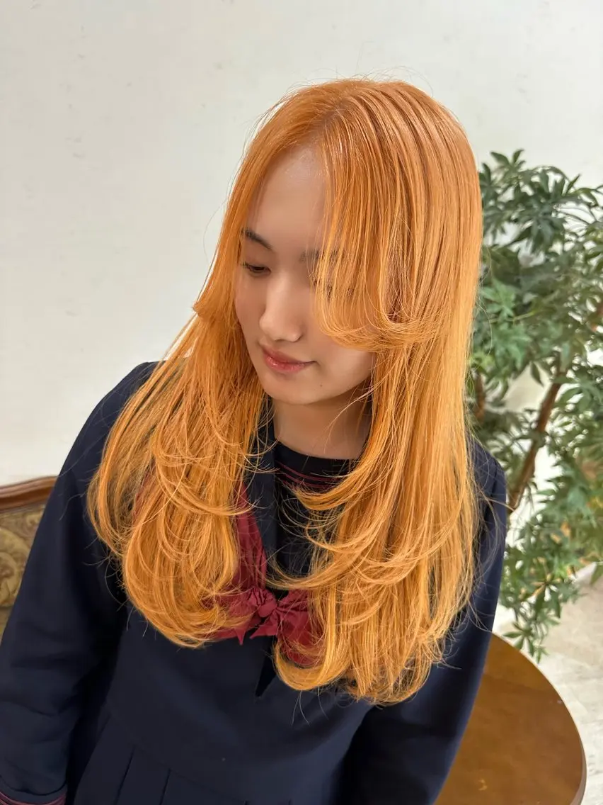 ロング カラー オレンジ レイヤーカット ヘアカラー 大潮 梨奈のヘアスタイル
