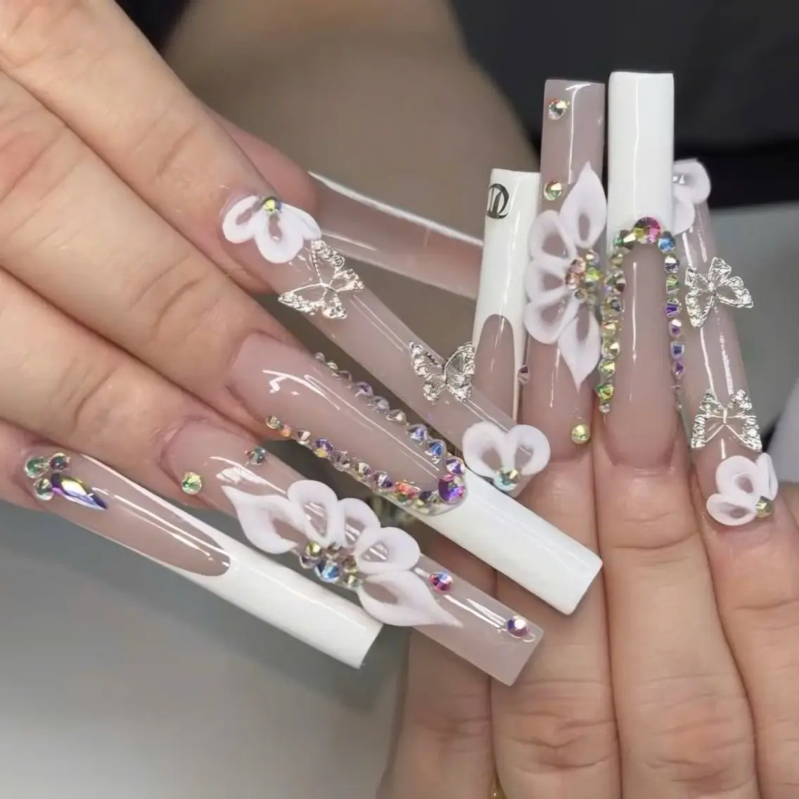 ネイル フラワーネイル フレンチネイル ゴージャス キラキラネイル 韓国ネイル ハンドネイル Umee Nailのネイルデザイン