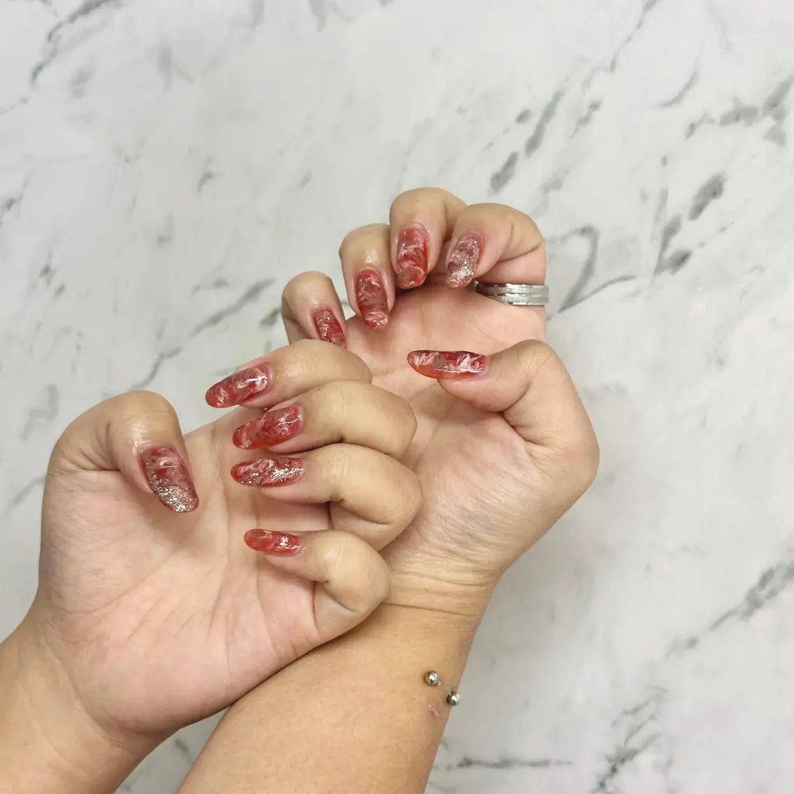 ネイル ラメ(グリッター) 大理石ネイル(マーブル) オレンジ シルバー WHITE NAIL Ichinoseのネイルデザイン