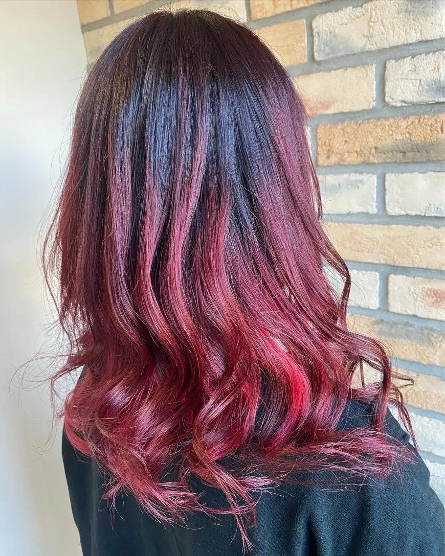 セミロング カラー ヘアアレンジ デザインカラー レッドカラー 烏山 達也のヘアスタイル
