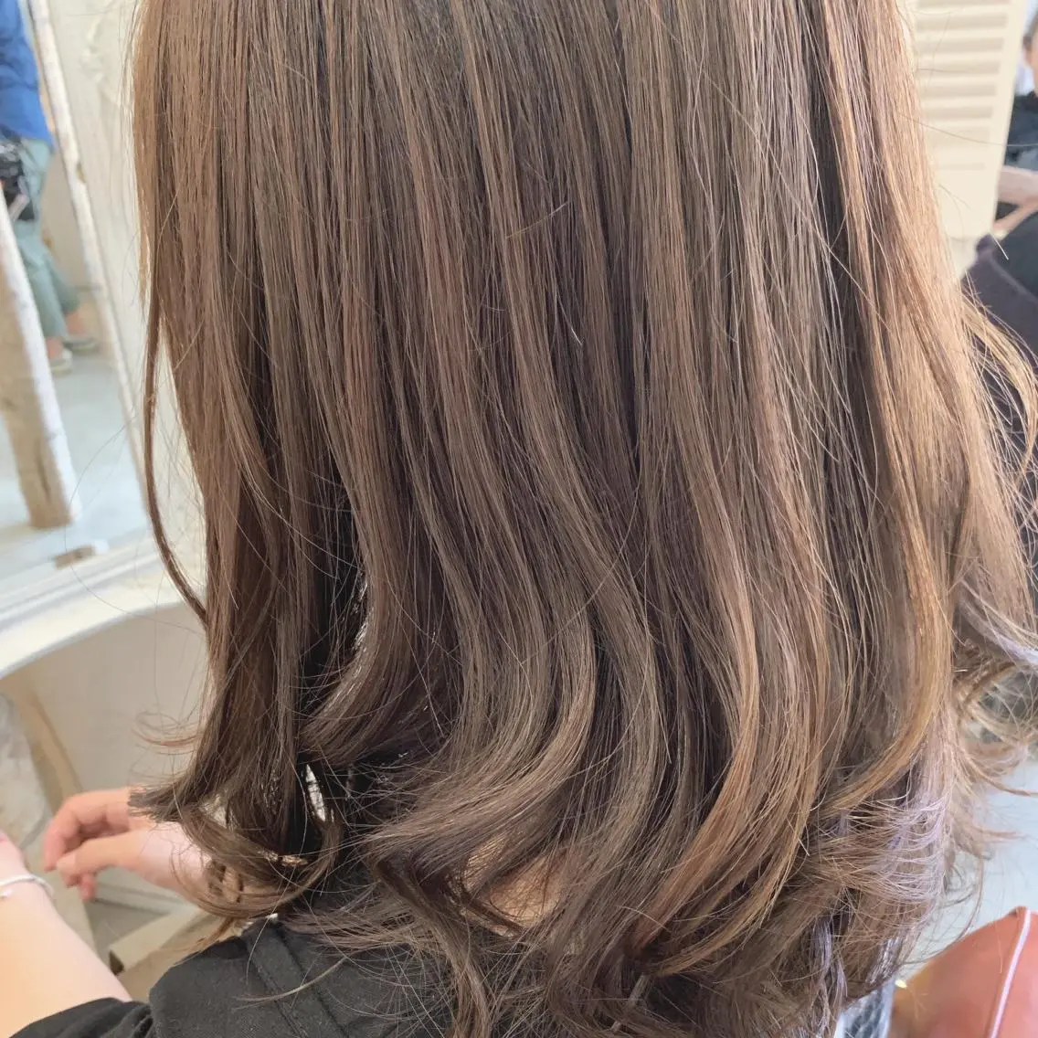 セミロング カラー fio マナミのヘアスタイル