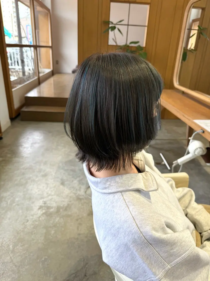 ミディアム カラー ボブレイヤー ブルーカラー ハイライトカラー ボブ ハイライト カット ヘアカラー WATANABE MISAKIのヘアスタイル