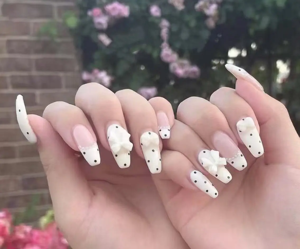 ネイル オーロラネイル フラワーネイル フットネイル フレンチネイル ジェルネイル ハンドネイル BabyYouMi nailのネイルデザイン