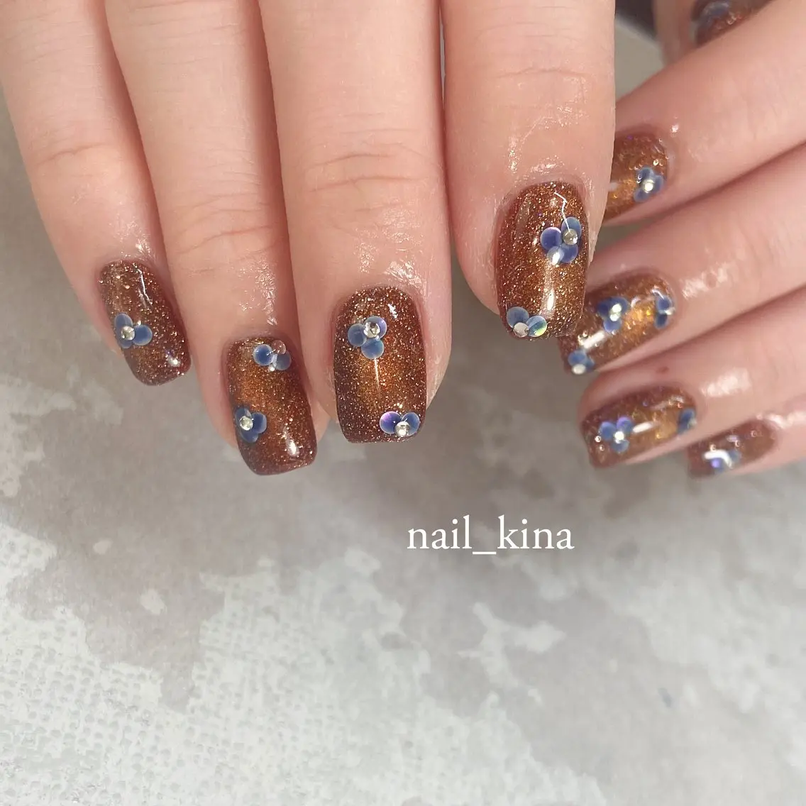 ネイル ブラウン フラワーネイル マットネイル 持ち込み ニュアンスネイル nail_ kinaのネイルデザイン