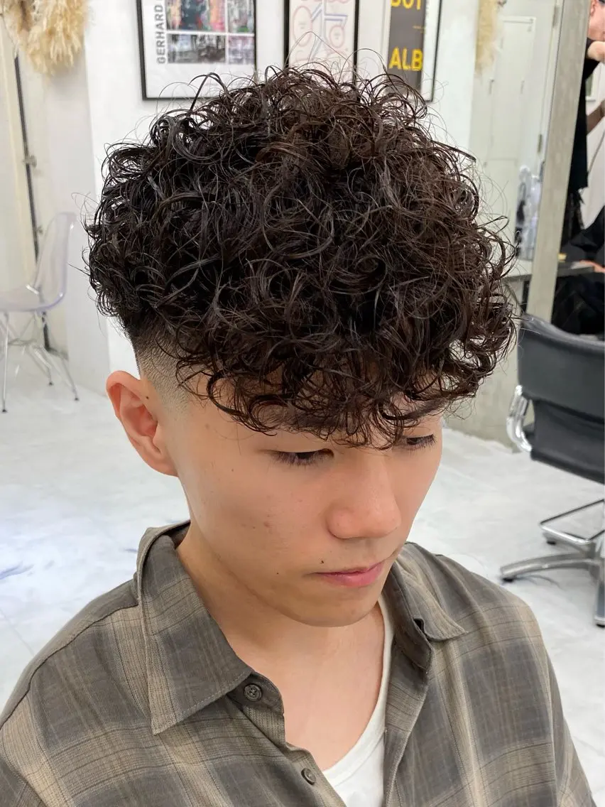 ショート パーマ メンズ 岩城 滉成のヘアスタイル