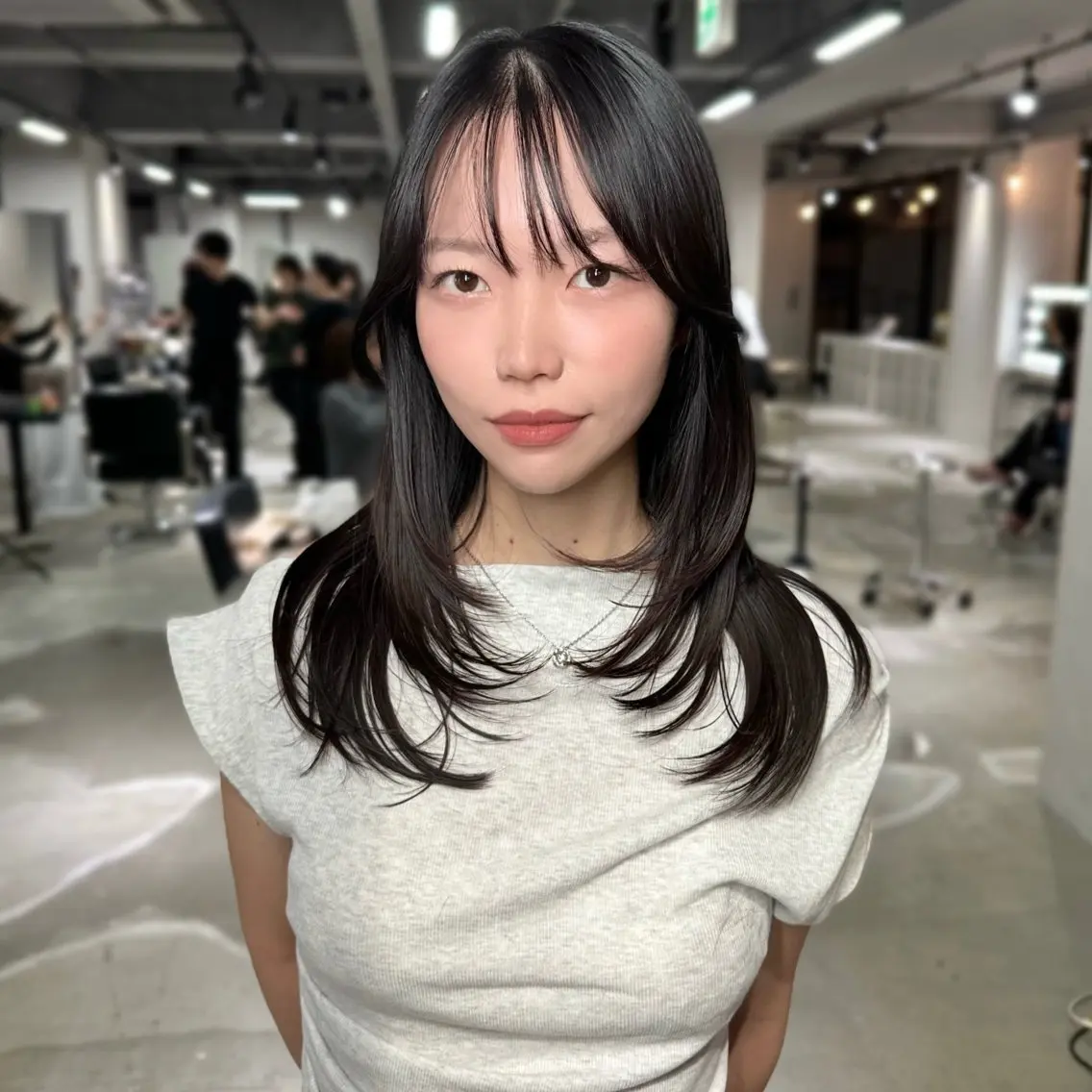 セミロング くびれヘア 顔まわりレイヤー 顔周りカット 韓国風ヘア くびれレイヤー カット ヘアカラー 韓国レイヤー🇰🇷 艶髪💎renのヘアスタイル