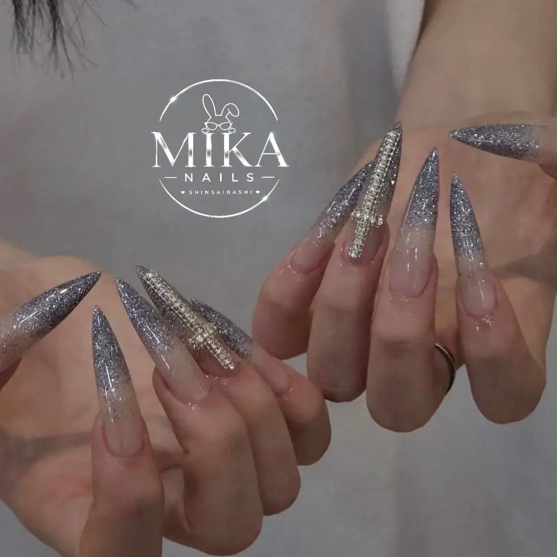 ネイル ガーリー キラキラネイル 韓国ネイル ロングネイル シンプルネイル ハンドネイル Genie Mika Nailsのネイルデザイン