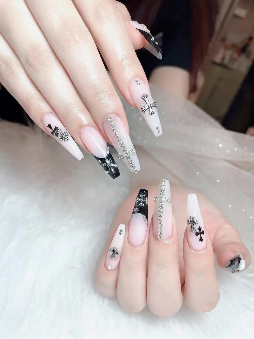 ネイル アートネイル ジェルネイル 韓国ネイル ニュアンスネイル ワンカラーネイル ハンドネイル Queen Nail Salonのネイルデザイン
