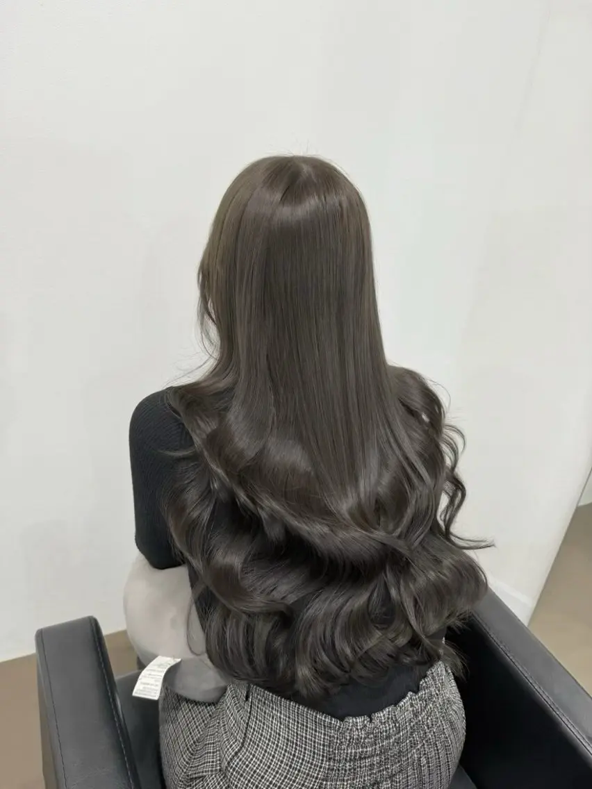 ロング カラー ヘアカラー トリートメント 【ioe 岡本】 🎀NOKO🎀のヘアスタイル