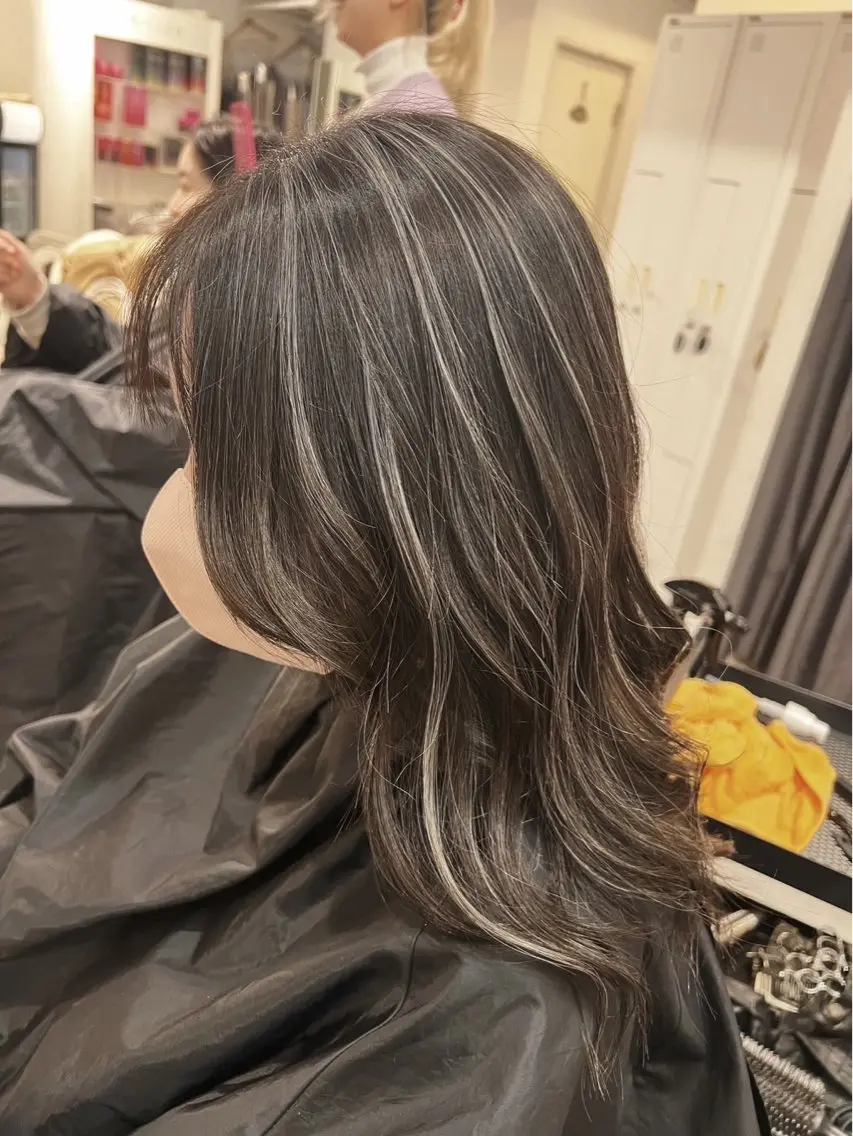 セミロング カラー ダークグレー ダークグレージュ グレージュ ハイライトカラー ハイライト 指名数No.1 /NAOYAのヘアスタイル