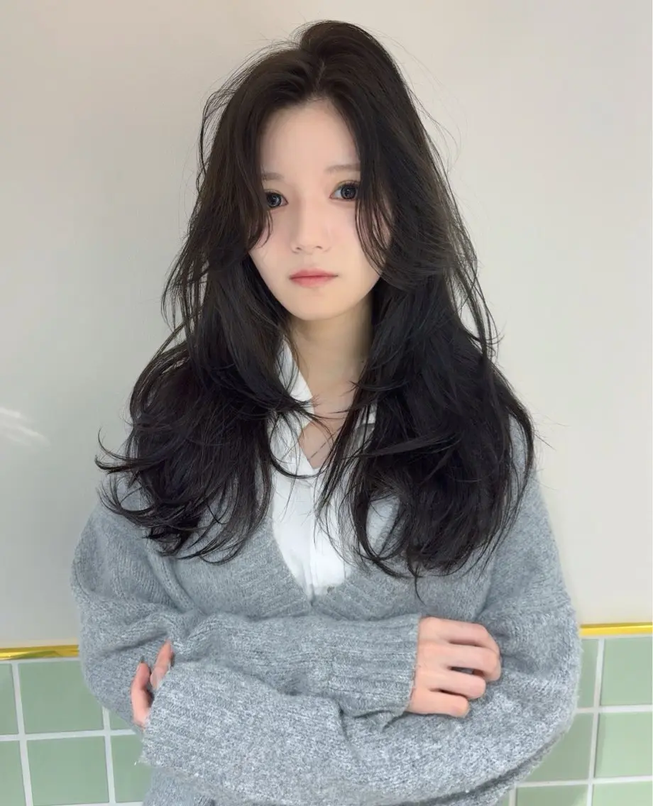 セミロング カラー ヘアアレンジ 透明感カラー くびれヘア 顔まわりレイヤー 顔周りカット 韓国風ヘア カット ヘアカラー トリートメント ヘッドスパ ヘアセット 二ヶ月綺麗なデザイン カット/星野六三四のヘアスタイル