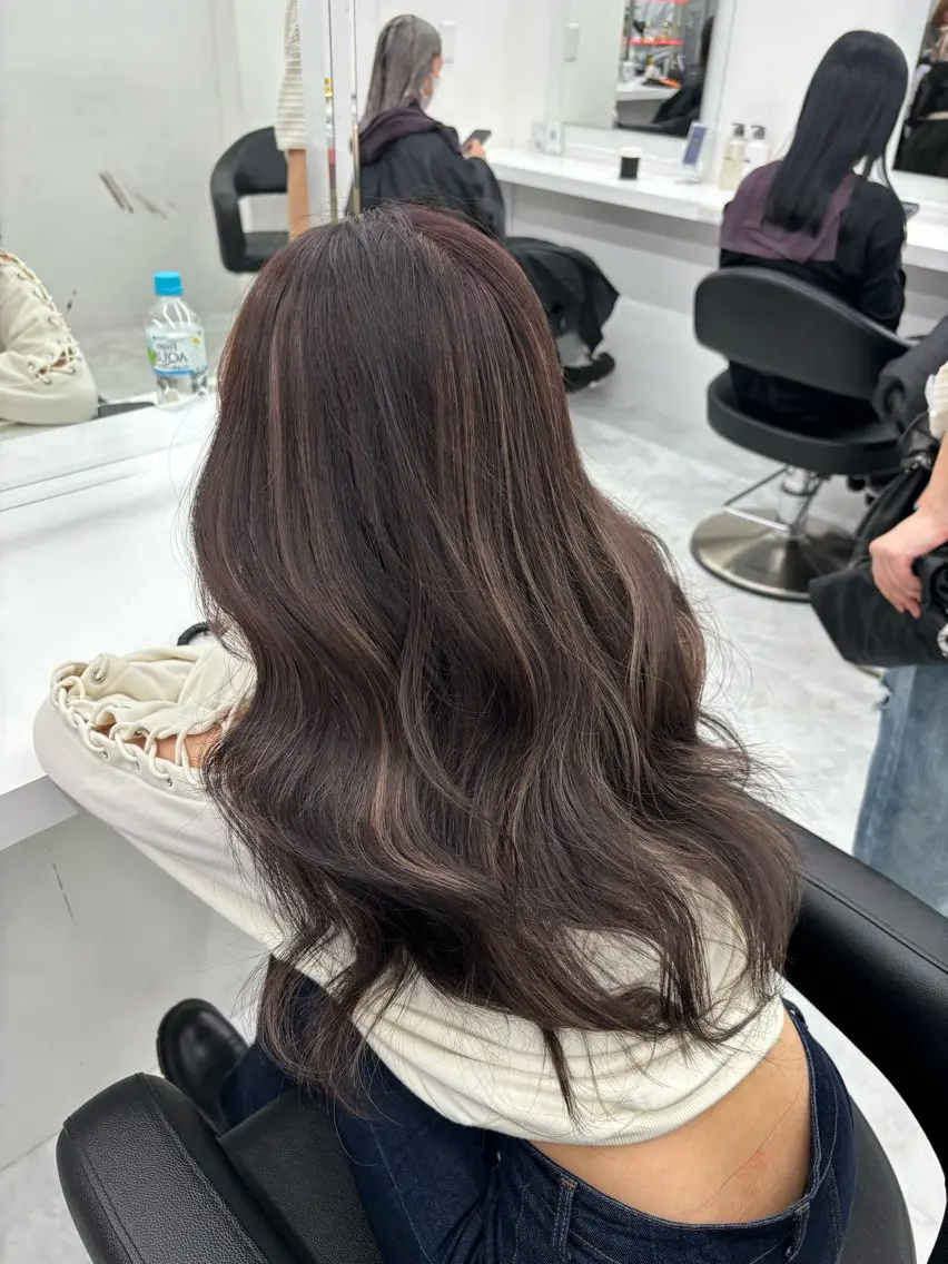 ロング カラー 抜け感レイヤー︴ ニュアンスカラーのヘアスタイル