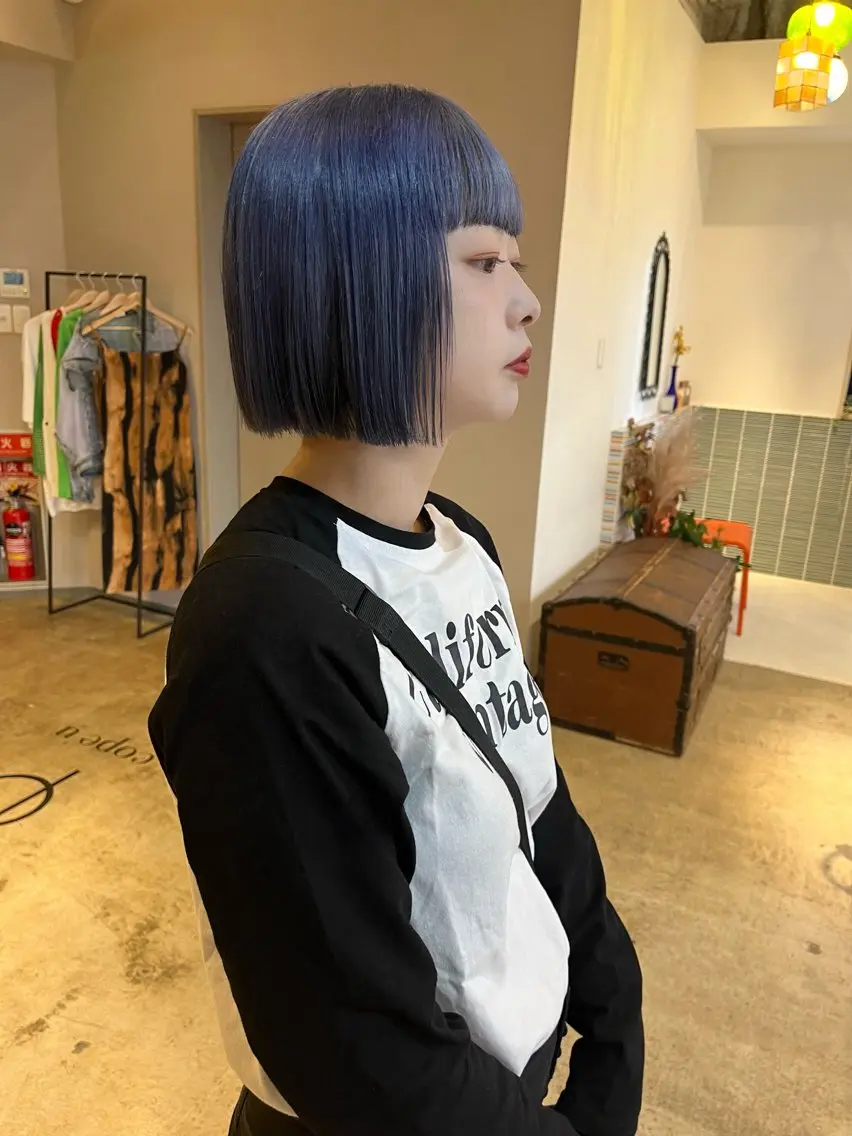 ミディアム カラー ブリーチ ブルーカラー ネイビーカラー カット ヘアカラー トリートメント 🩷ハイトーン透明感 レイヤー🩷ユリカのヘアスタイル