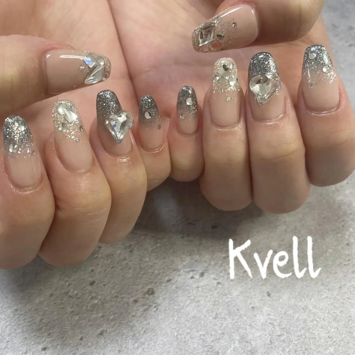ネイル グラデーション キラキラネイル ハンドネイル nailsalon Kvellのネイルデザイン