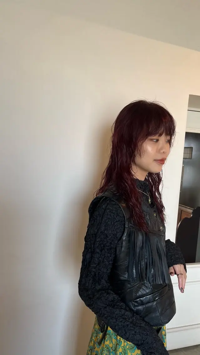 ロング カラー パーマ ブリーチ ブラウンカラー レッドカラー レッドブラウン 前川 華恋 / room3のヘアスタイル