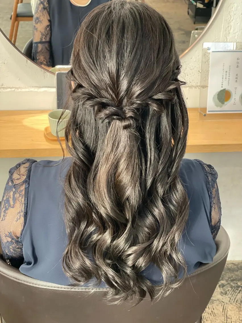 ロング ヘアアレンジ ハーフアップ ヘアセット 透明感カラー さきのヘアスタイル