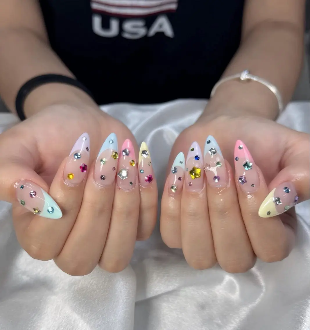 ネイル オーロラネイル チークネイル フラッシュネイル フレンチネイル ジェルネイル ハンドネイル ハンドケア Miyu Nailのネイルデザイン