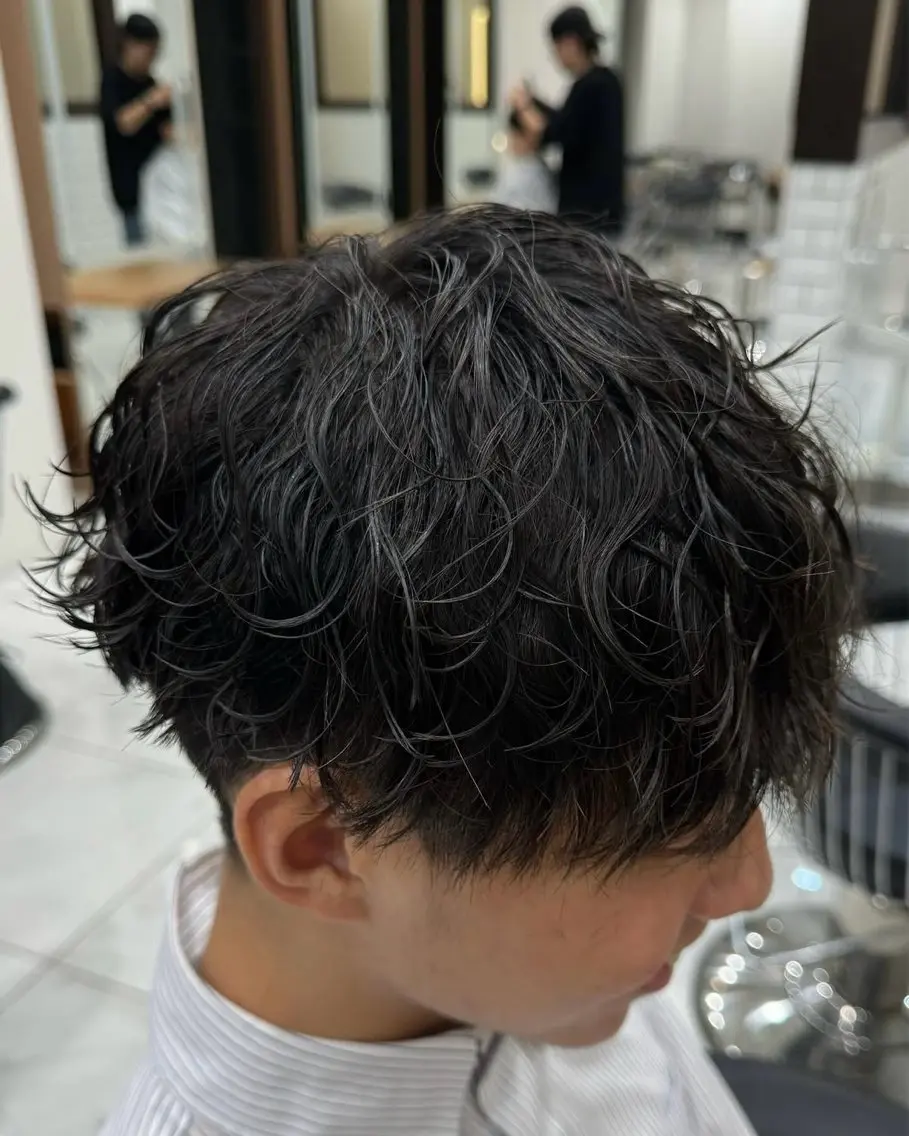 パーマ メンズ カット パーマ 𝑨𝑲𝑶 🍒/ 暖色カラーのヘアスタイル