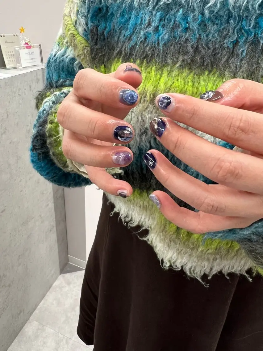 ネイル 持ち込み ニュアンスネイル ぷっくりネイル シルバー ハンドネイル ハンドケア Bana_ Nailのネイルデザイン