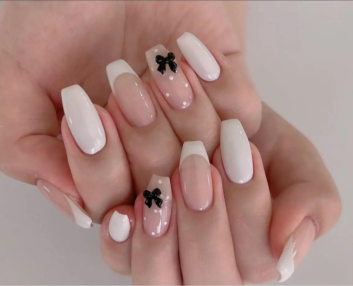 ネイル フレンチネイル ジェルネイル ハロウィン キラキラネイル 韓国ネイル H.baby Nail Salonのネイルデザイン