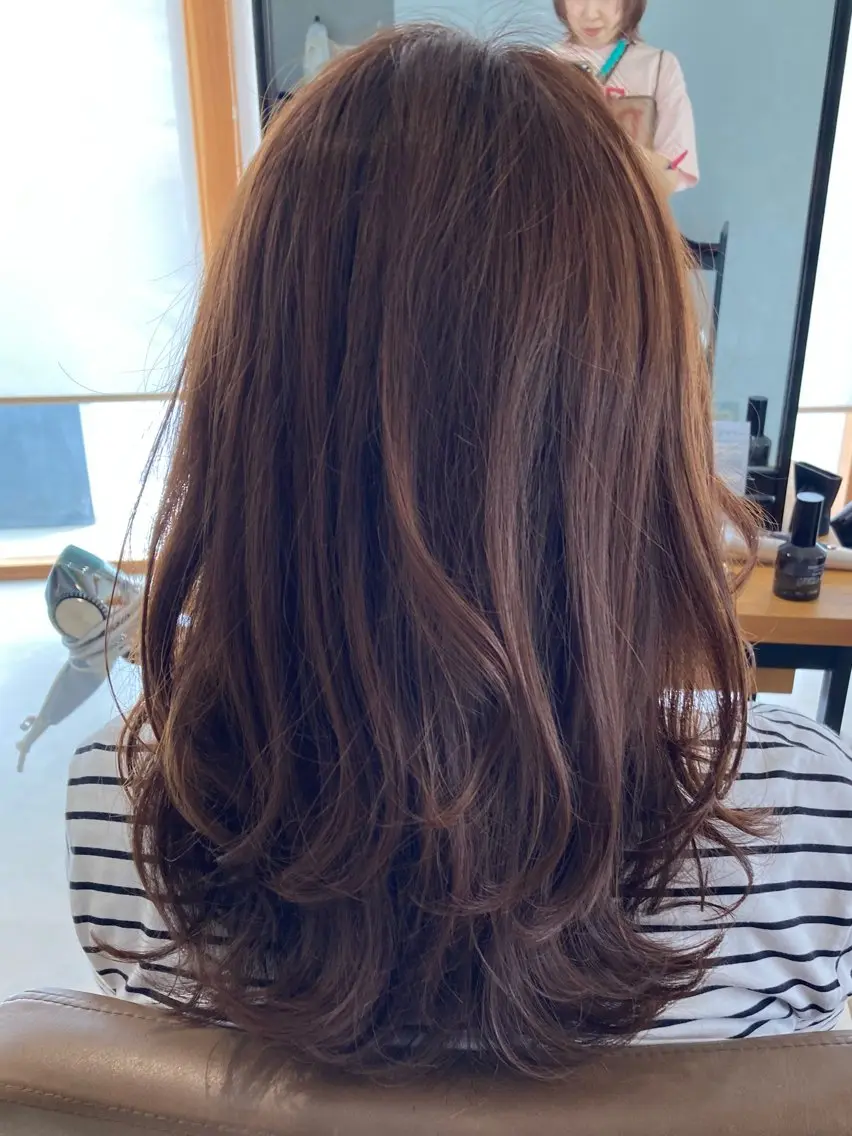 ミディアム ミディアムレイヤー 顔周りカット レイヤーカット See. REINのヘアスタイル