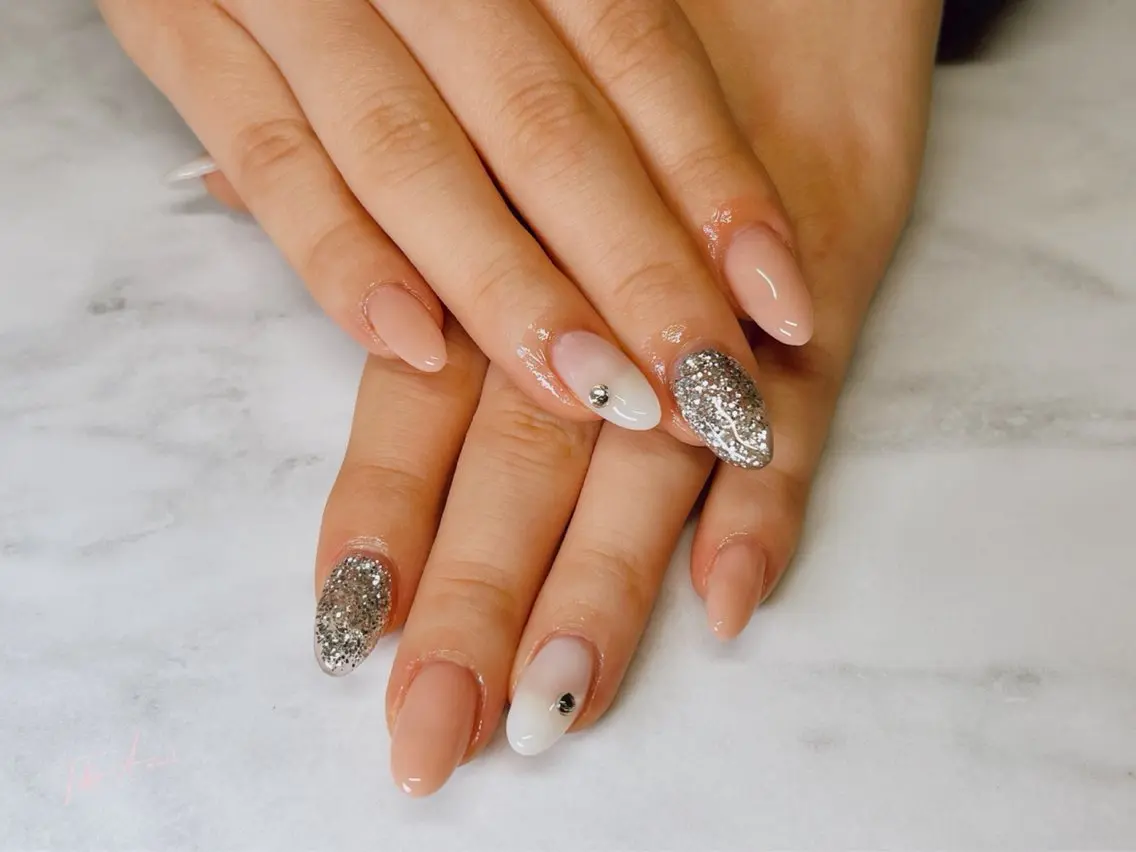 ネイル 長さ出し ジェルネイル ラメ(グリッター) ニュアンスネイル オフィスネイル T&A nailのネイルデザイン