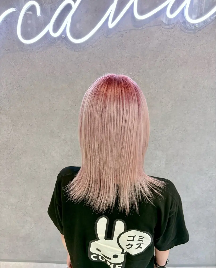 セミロング ARCANA イホリのヘアスタイル