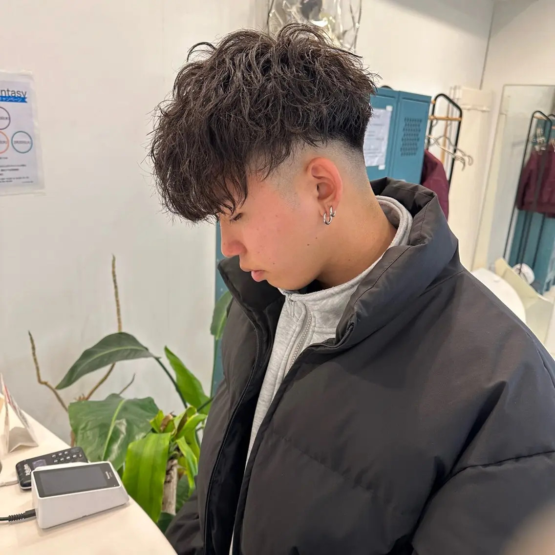 ショート パーマ メンズ フェードカット メンズパーマ スキンフェード 刈り上げ 堀部 光将のヘアスタイル