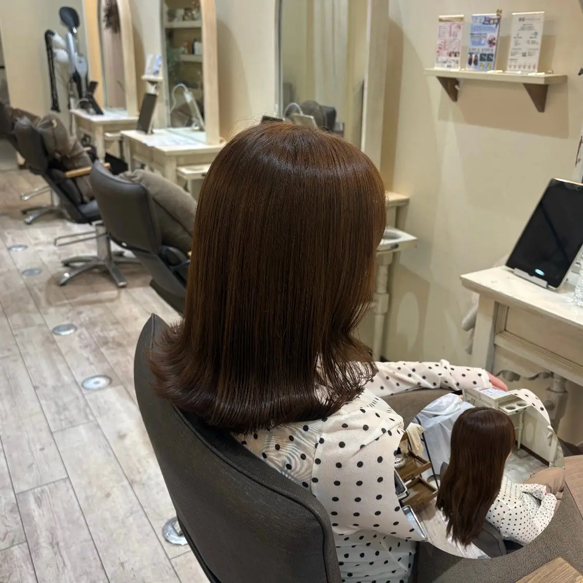 セミロング カラー くびれヘア レイヤーカット 外ハネヘア カット ヘアカラー トリートメント 艶髪/縮毛矯正/ レイヤー/栄/あやかのヘアスタイル
