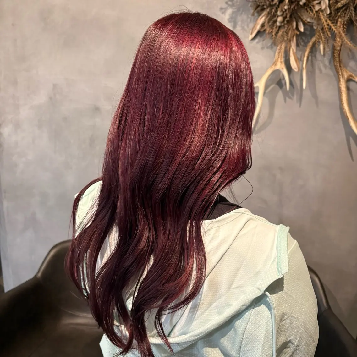 ロング カラー ブリーチ ボルドーカラー カット ヘアカラー 🌸艶カラー/似合わ せカット/サクラ🌸のヘアスタイル