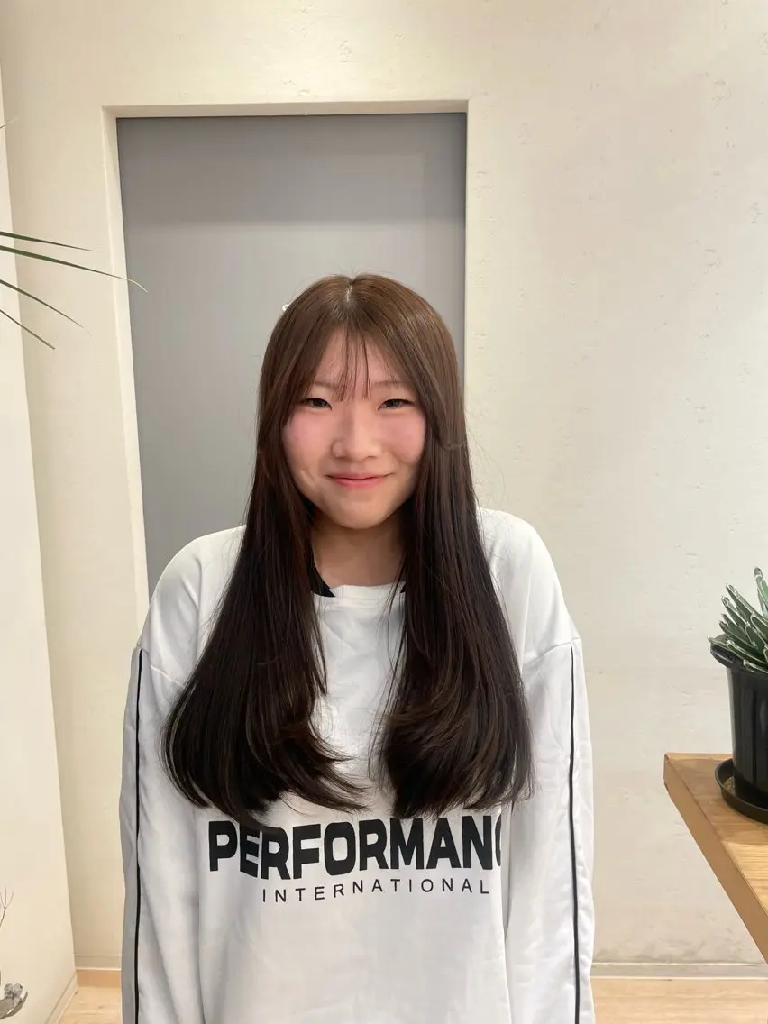 ロング 佐々木 彩羽のヘアスタイル