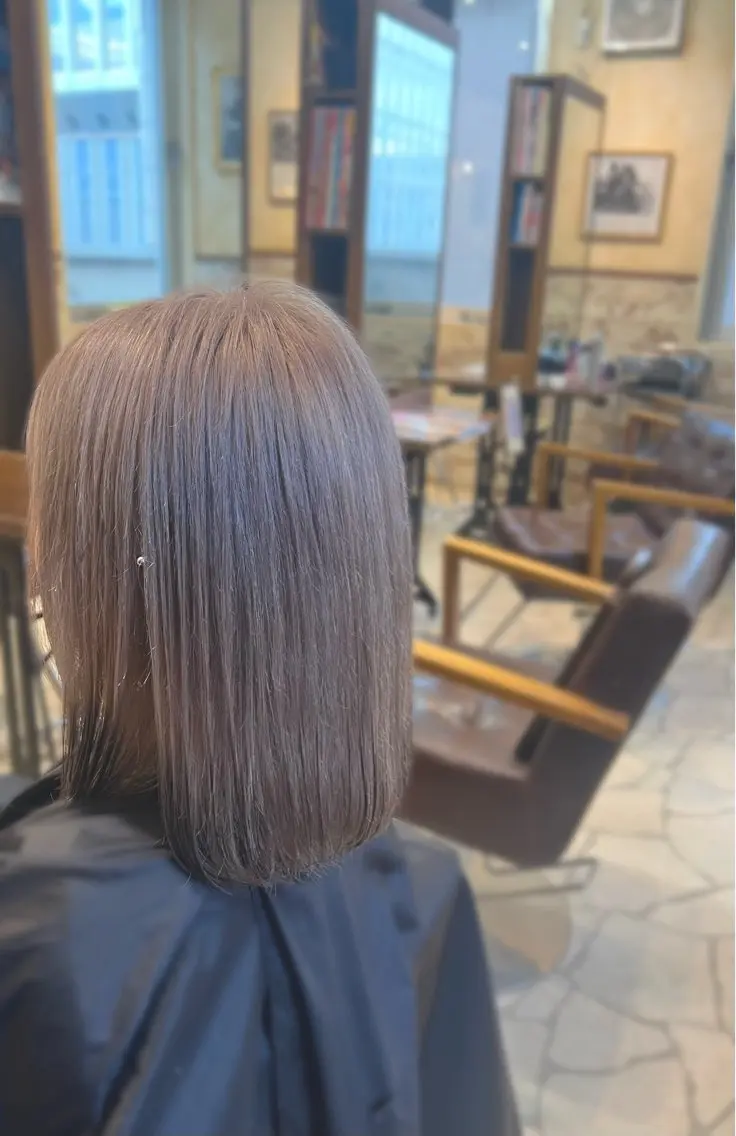 カラー 透明感カラー グレージュ シルバー シルバーグレージュ 栗林 萌々のヘアスタイル