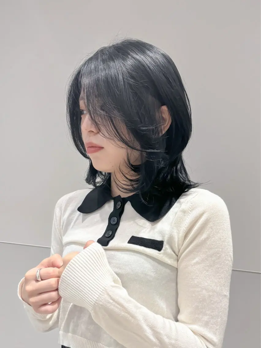 ミディアム カラー パーマ ヘアアレンジ メンズ 切りっぱなしボブ ボブレイヤー メンズ韓国風 ボブ くびれヘア カット ヘアカラー トリートメント 切りっぱなしヘアボブ ミディアムヘアRYOのヘアスタイル