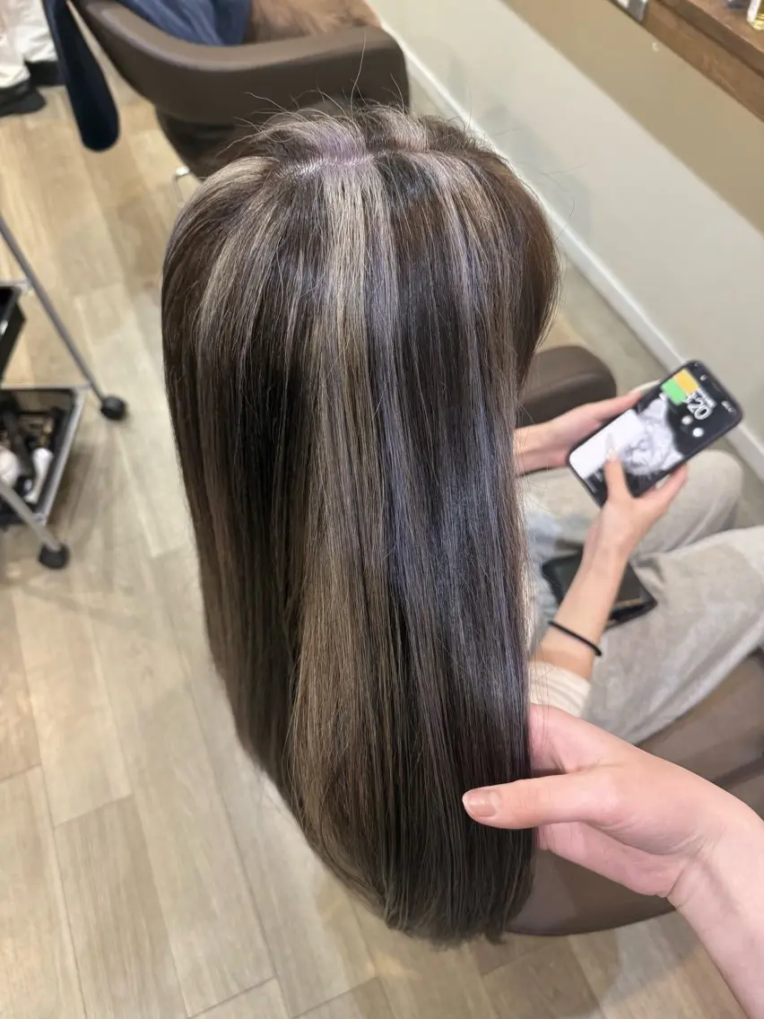 ロング ヘアカラー 武原 虹音のヘアスタイル
