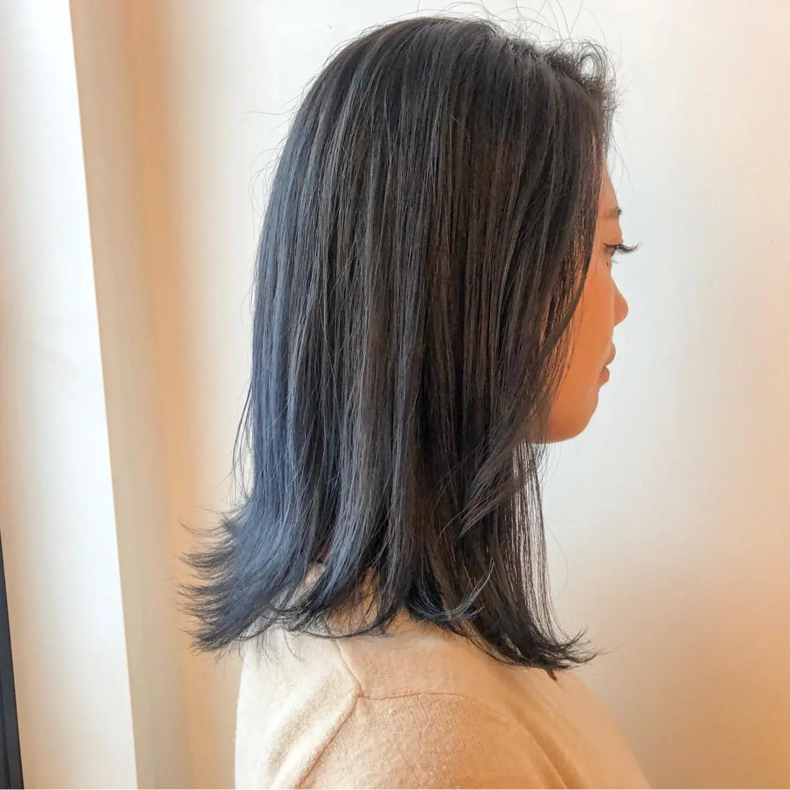 ミディアム カラー ブリーチ ブルーカラー ブルージュ 尾籠 美幸 (オゴモリ ミユキ)のヘアスタイル